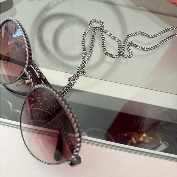 Chanel sunglasses with the chain - Picture 2 of 4